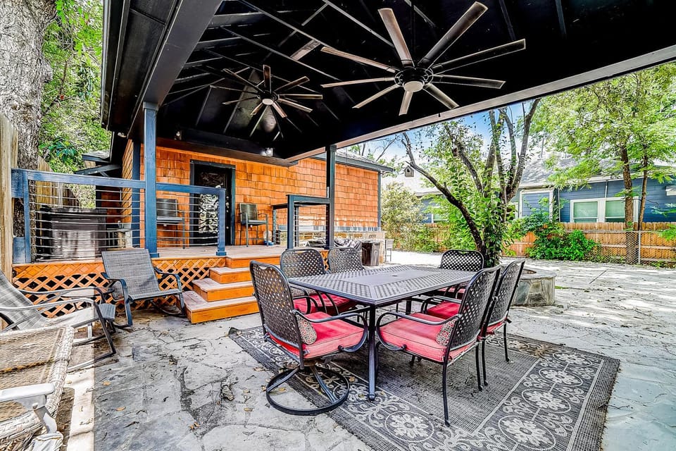Dog-friendly home with large patio, W/D & central AC House in San Antonio