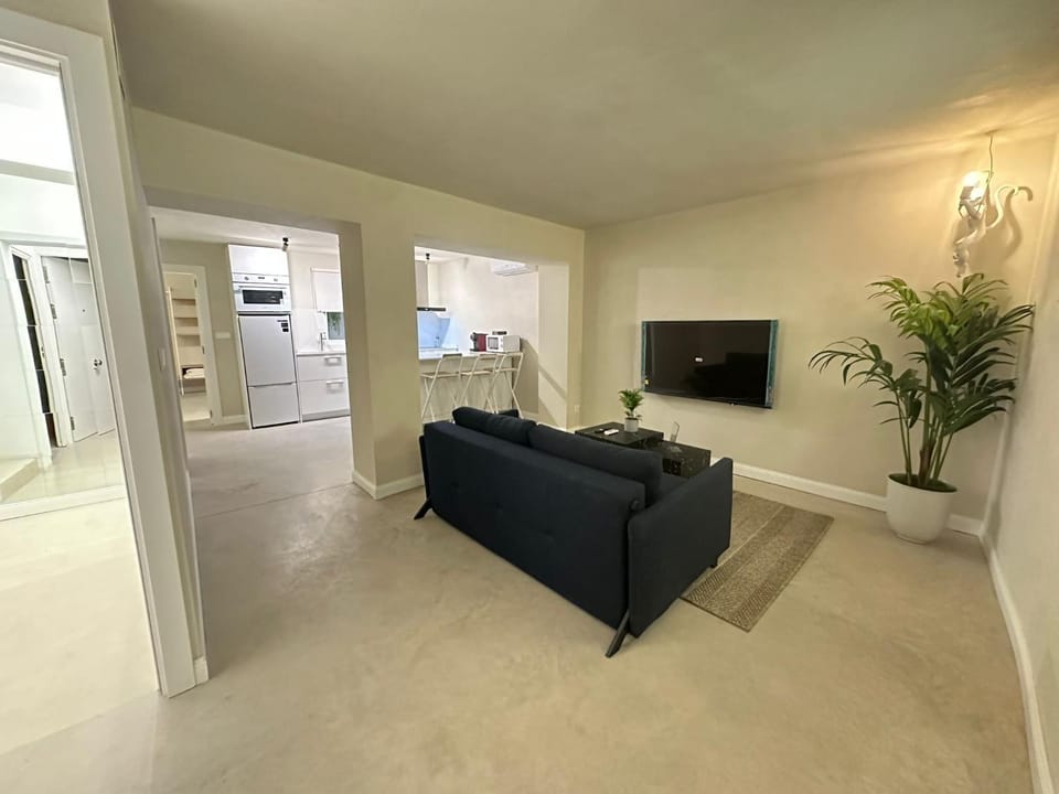 TV and multimedia, Kitchen or kitchenette, Living room