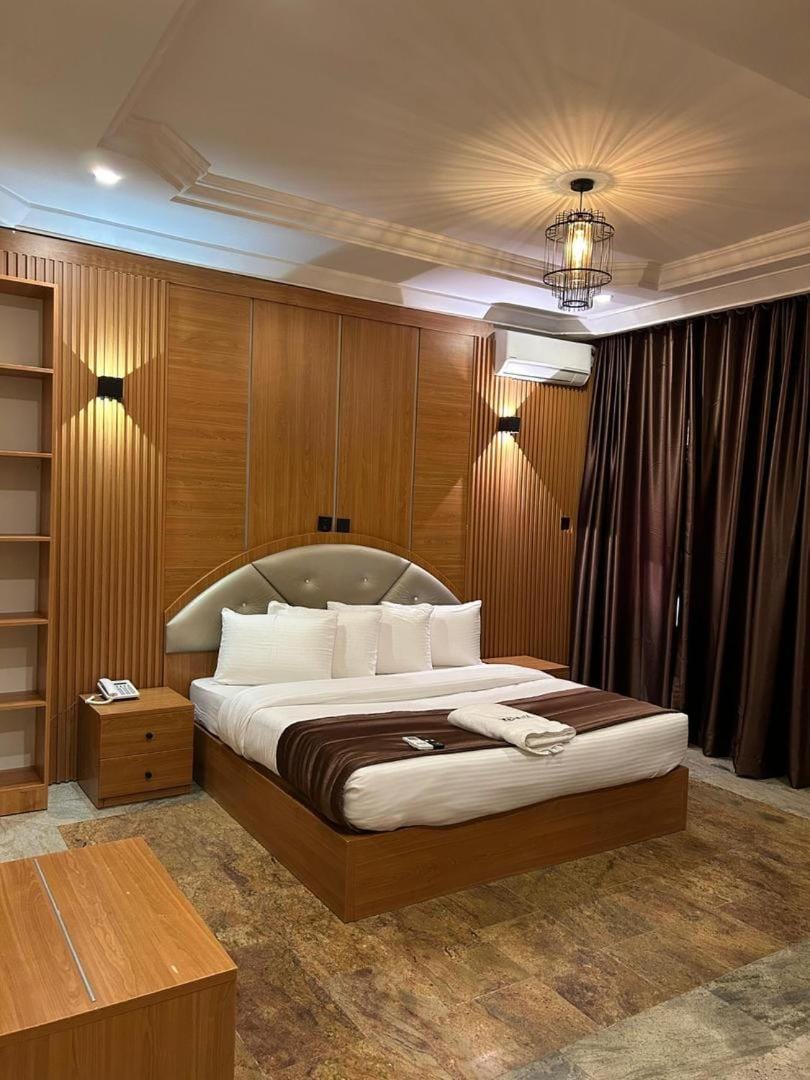 Bed, Bedroom, wardrobe, air conditioner