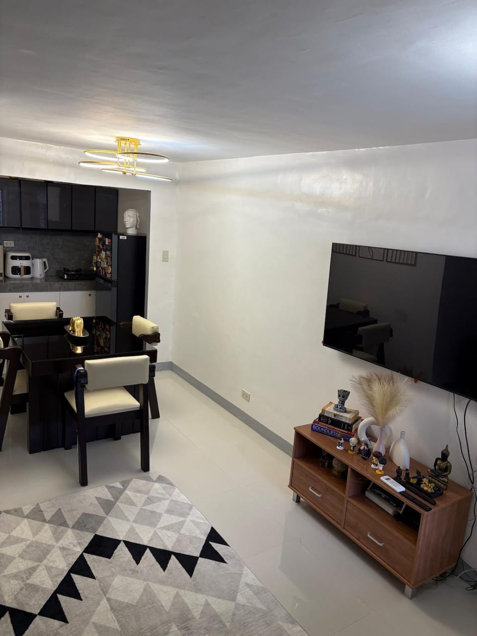 Entire House-Reduta'a Residences Apartment in Angeles