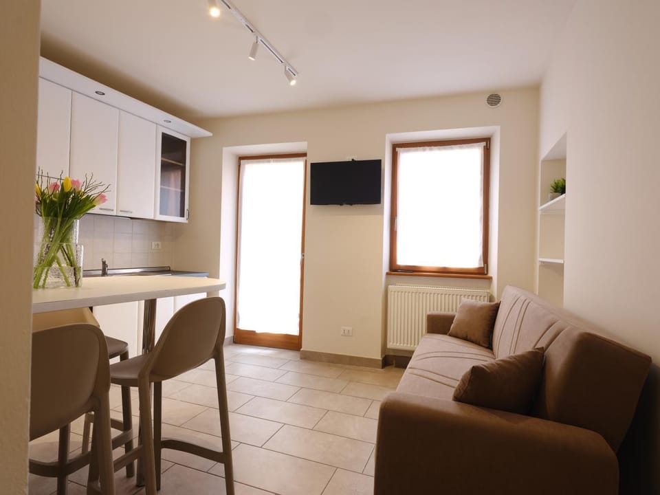 Communal lounge/ TV room, Kitchen or kitchenette, Living room, Seating area