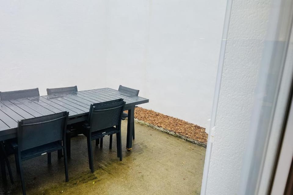 Patio, Garden, Living room