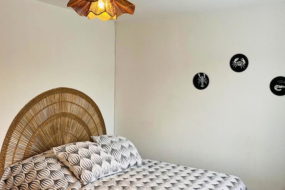 Bed, Decorative detail, Bedroom