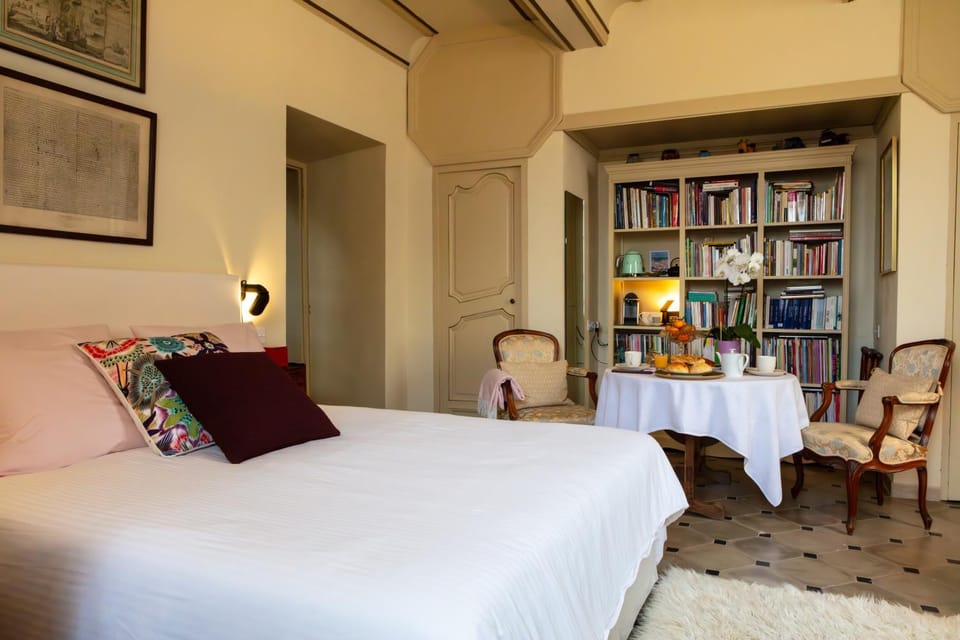 Une chambre au Château Bed and Breakfast in Cabriès