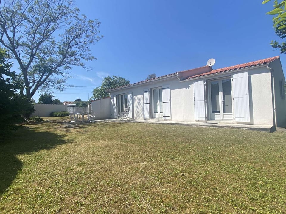 Property building, Day, Garden