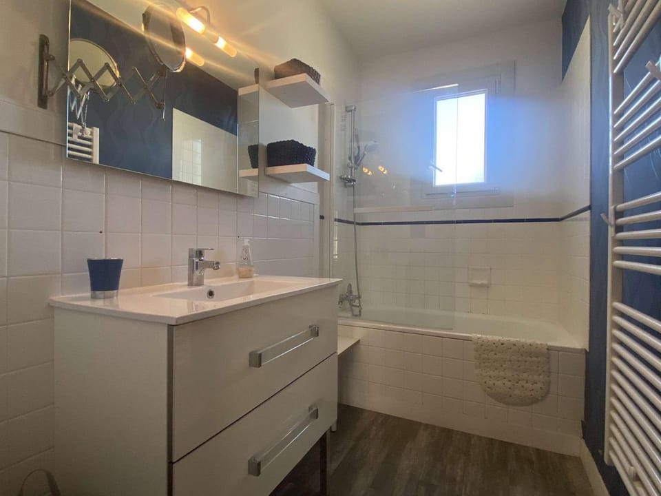 Bathroom, Bath