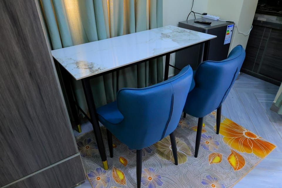 Seating area, Dining area, wardrobe