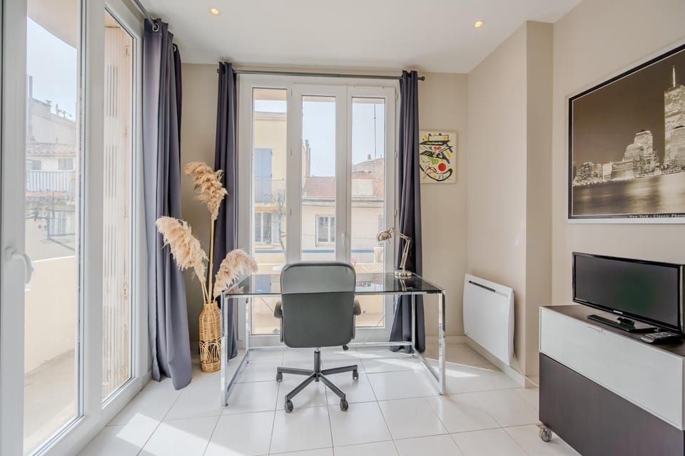 TV and multimedia, Seating area