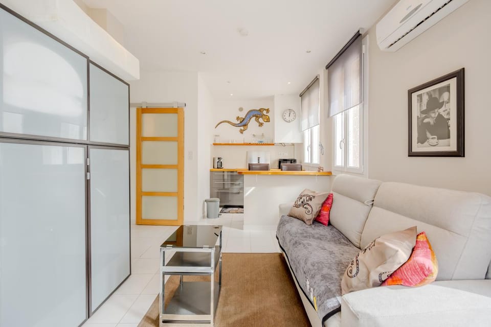 Seating area, wardrobe, air conditioner