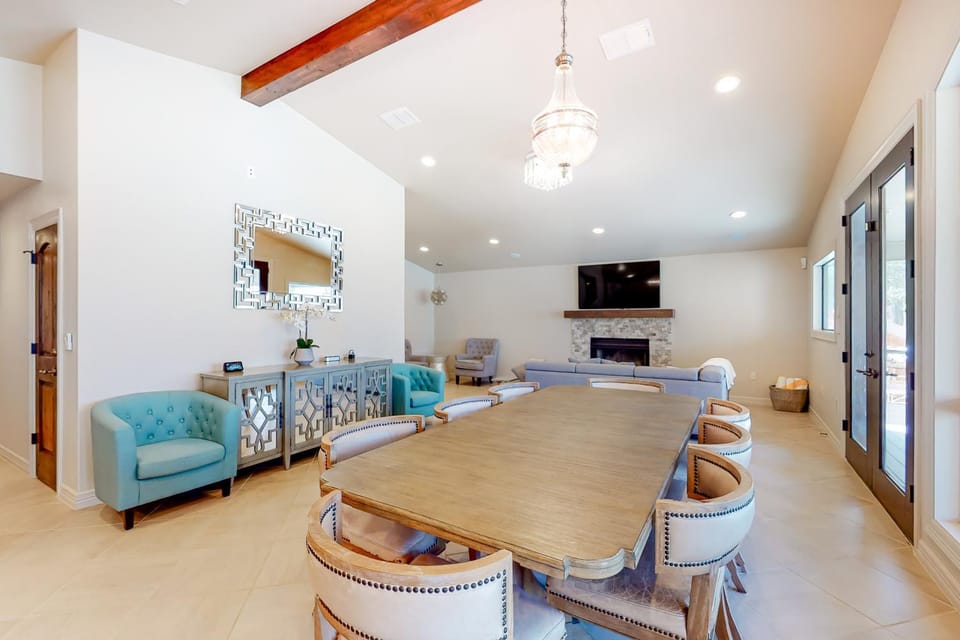 Lakefront home with hot tub, dock, kayaks, central AC, & great lake views House in McQueeney