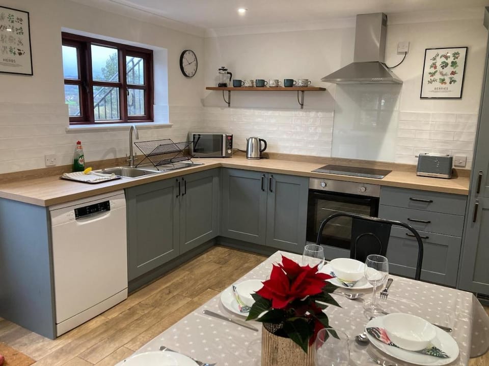 Kitchen or kitchenette, Dining area, dishwasher, pet friendly, stove