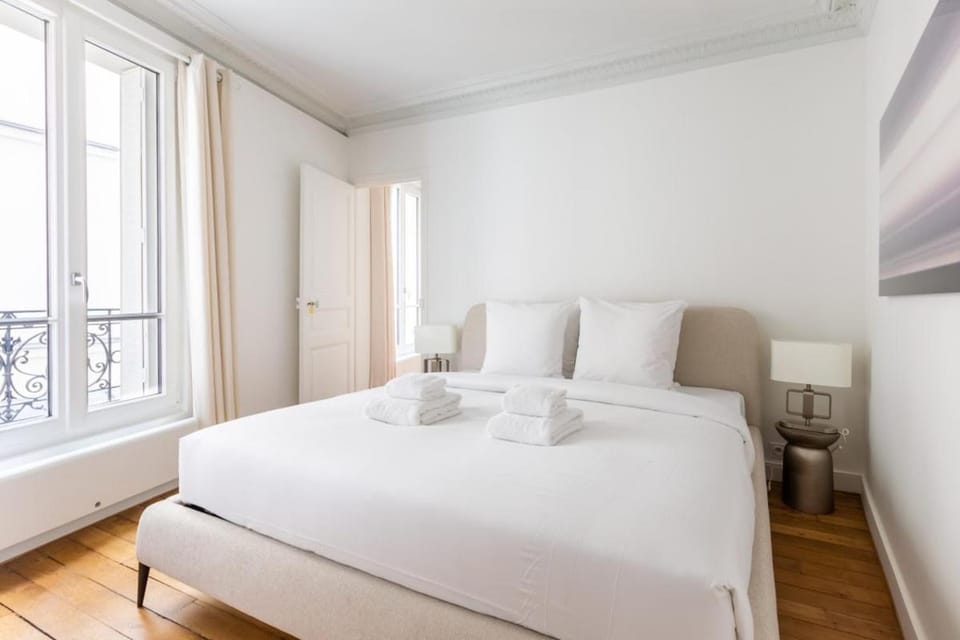 Eiffel Tower Invalides Renovated Apartment in Paris