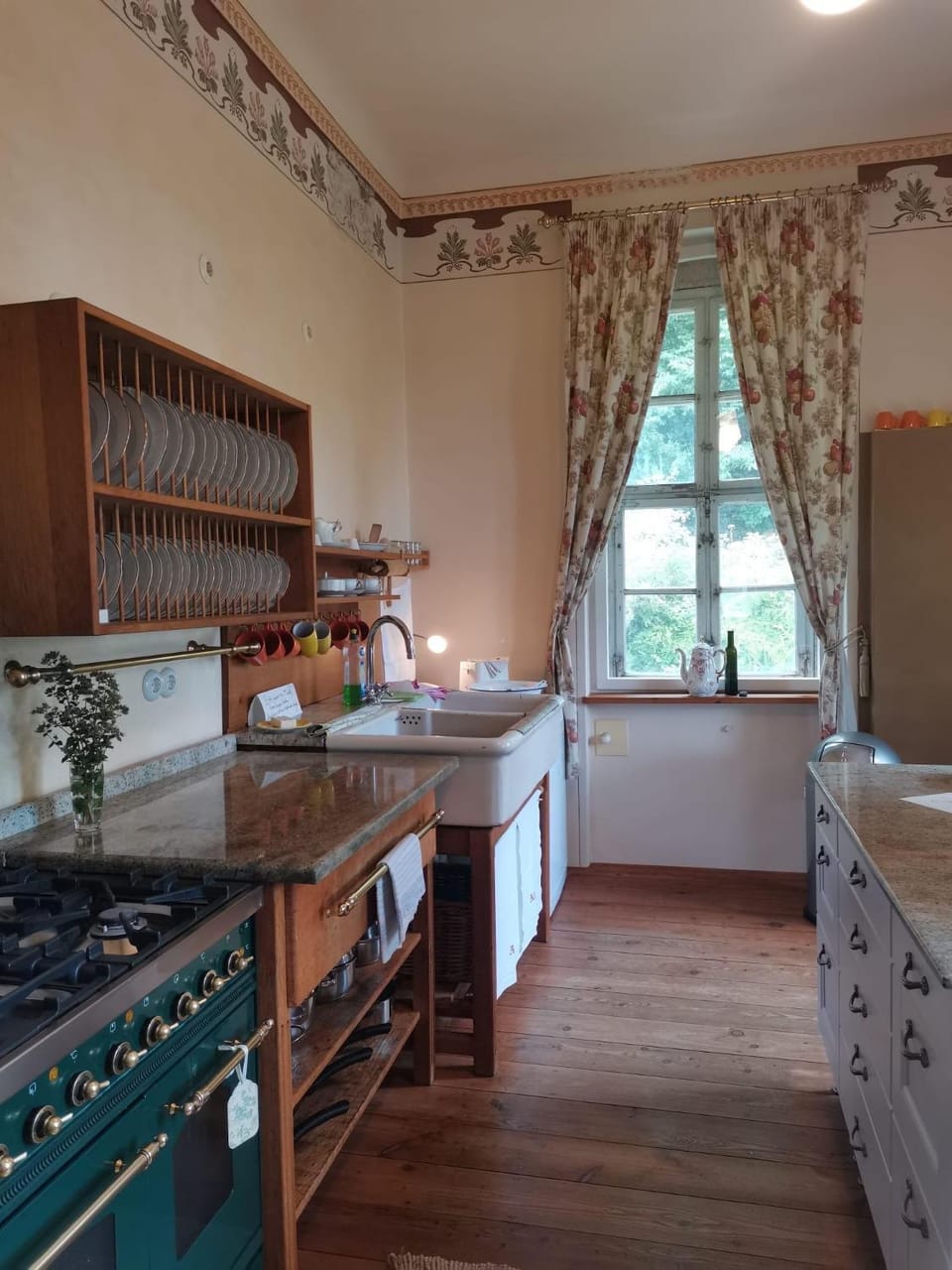Kitchen or kitchenette, oven, stove