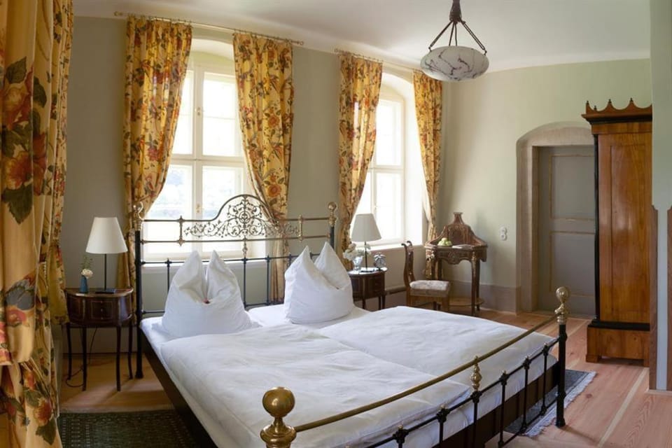 Bed, Bedroom, wardrobe
