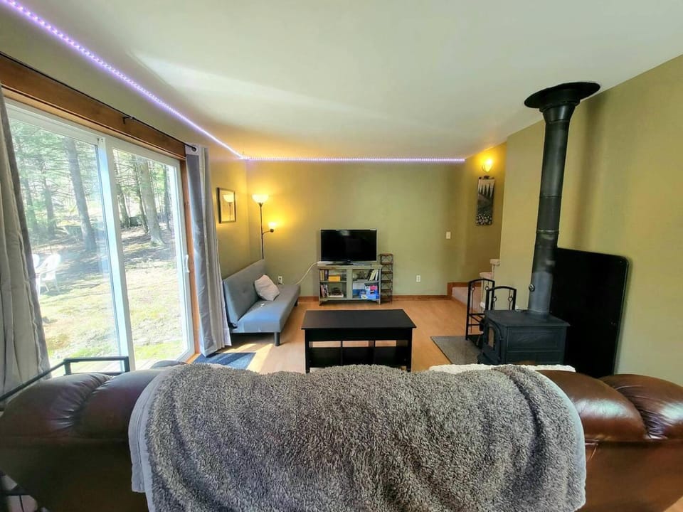 Morel Mountain Hideaway House in Warren