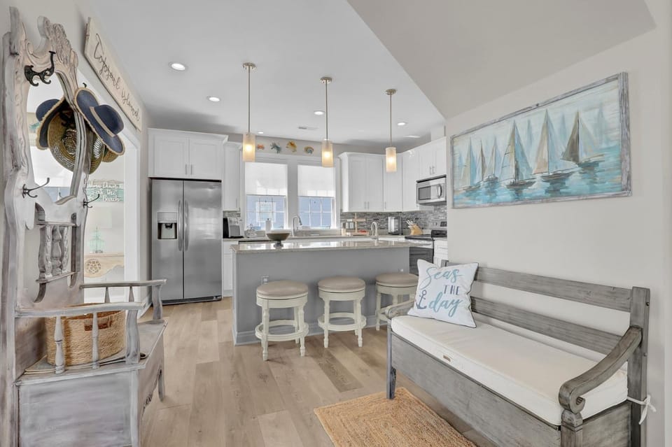 Beautiful 5 Bedroom oceanfront home with community pool House in North Topsail Beach