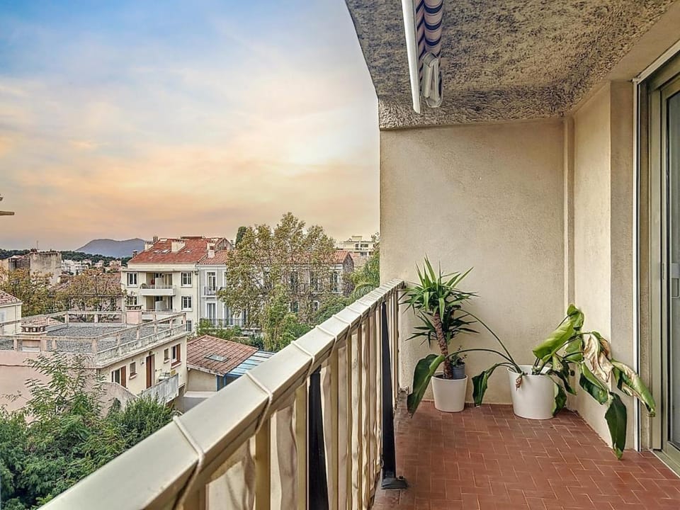 Le Grignan - Beaches 5 min walk & Terrace! Apartment in Toulon