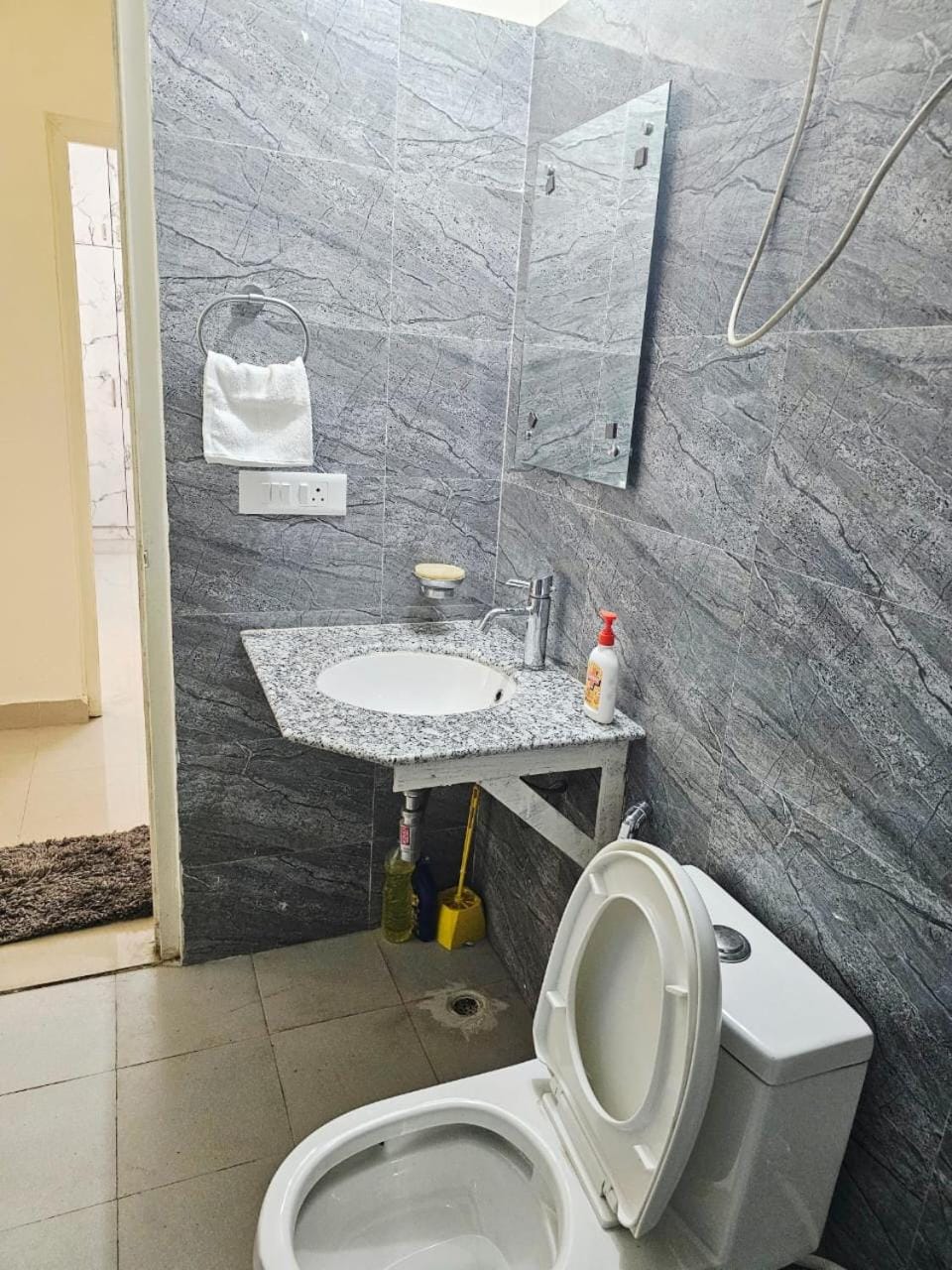 Prabha Sukoon - Premium 2BHK Retreat in Golf City Apartment in Lucknow
