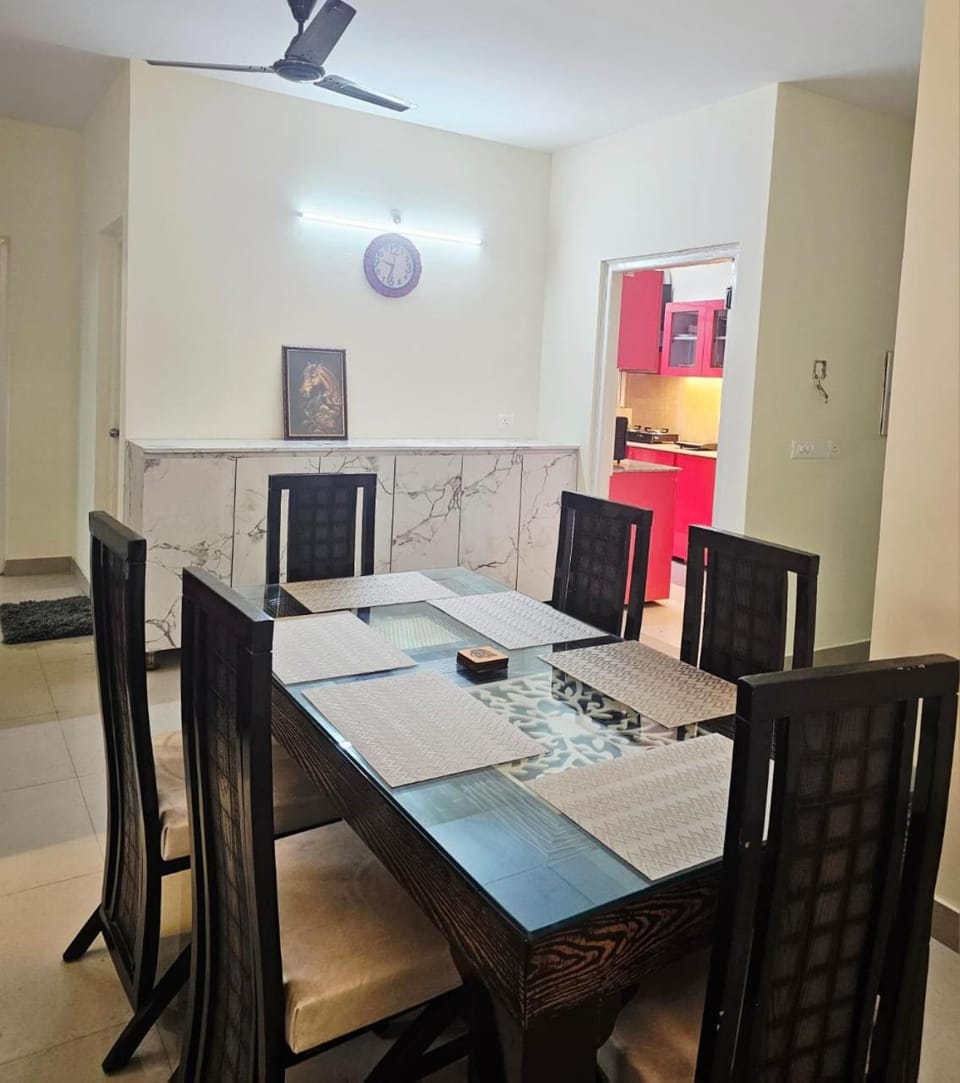 Prabha Sukoon - Premium 2BHK Retreat in Golf City Apartment in Lucknow