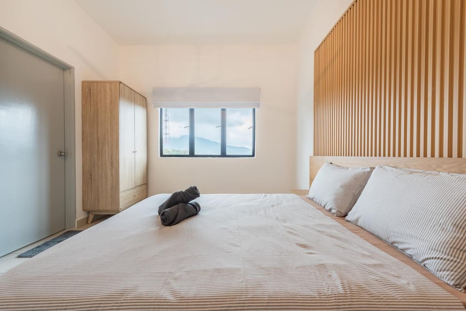 Bed, Photo of the whole room, Bedroom, towels, wardrobe
