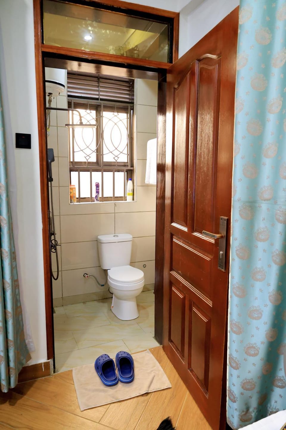 Shower, Toilet, Bathroom, towels