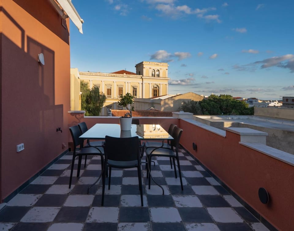The Urban Parrot Maisonette Villa in Decentralized Administration of the Aegean