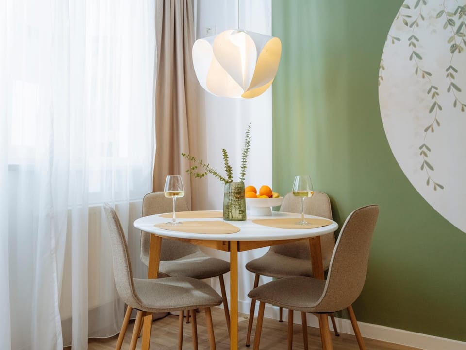 Seating area, Dining area