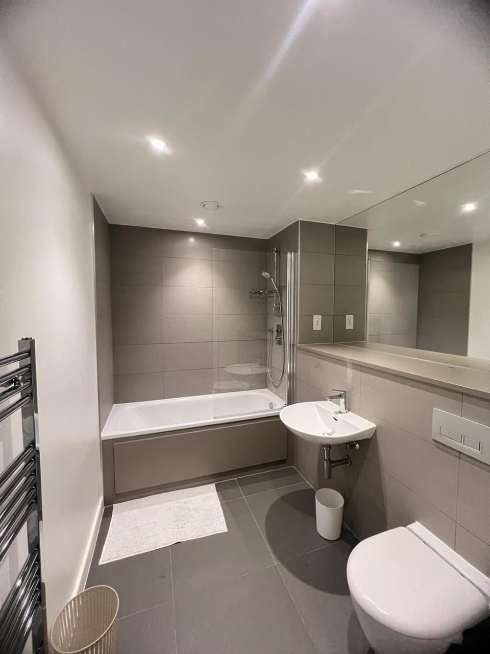 2 Bedroom Wembley Apartment in Wembley