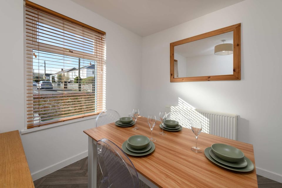 Welsh 3 Bedroom Retreat w Garden Parking Wifi House in Wales