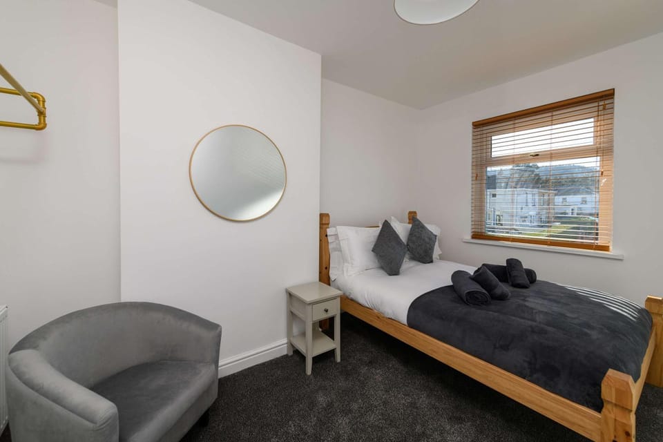 Welsh 3 Bedroom Retreat w Garden Parking Wifi House in Wales