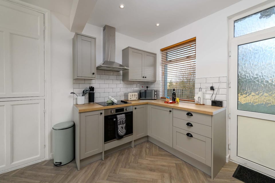 Welsh 3 Bedroom Retreat w Garden Parking Wifi House in Wales