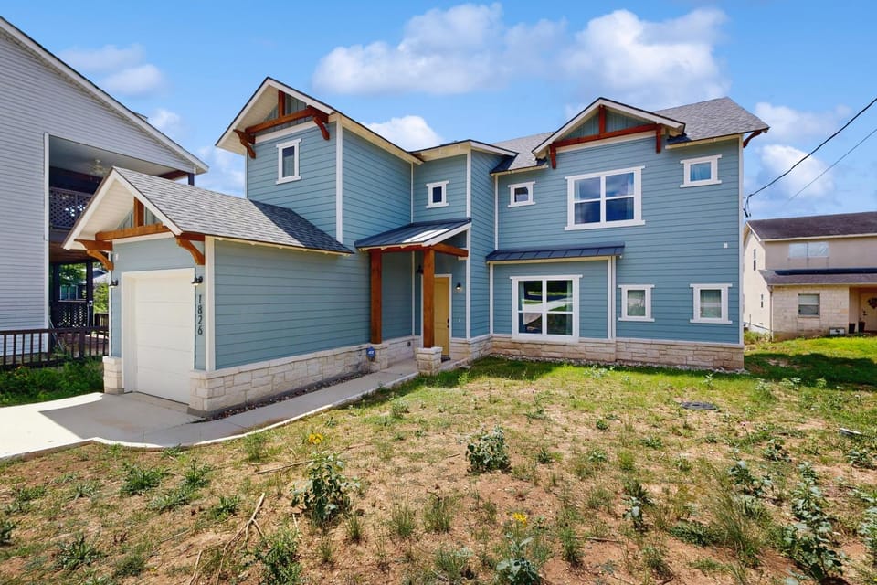 Lakeside Serenity with Private Waterfront Access on Canyon Lake House in Canyon Lake