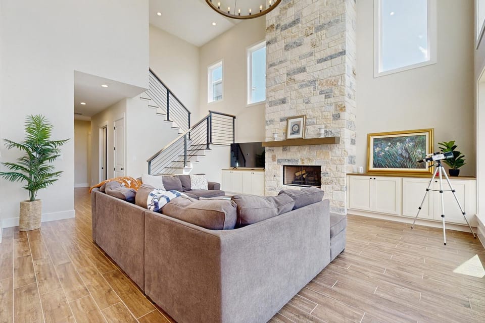 Lakeside Serenity with Private Waterfront Access on Canyon Lake House in Canyon Lake