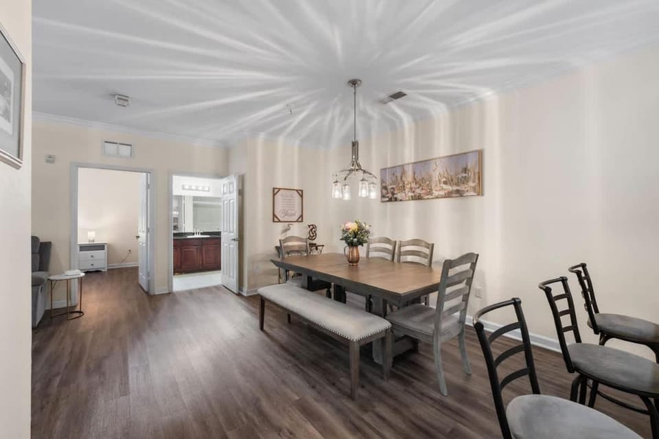 NEW Listing Gorgeous 2 bd condo Apartment in Four Corners