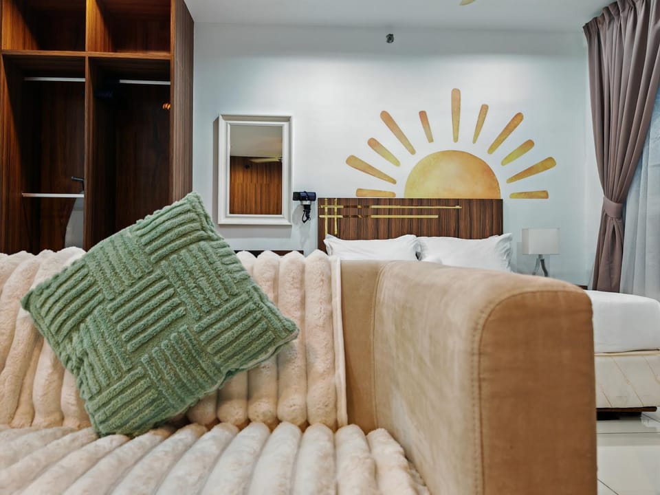 Bed, Living room, Photo of the whole room, Seating area, Bedroom