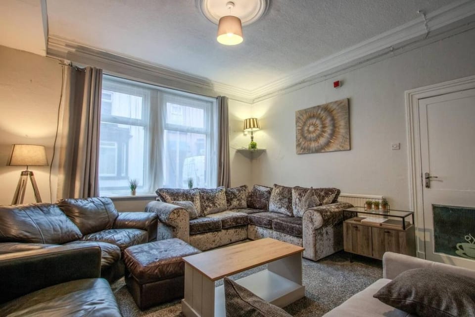 Short Stays and Long Stays Home in Blackpool for Large Groups House in Blackpool