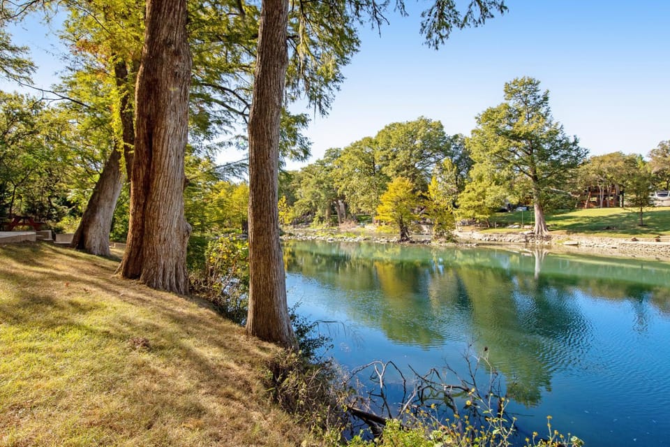 River view condo with a pool, washer/dryer, central AC - snowbirds welcome House in Gruene