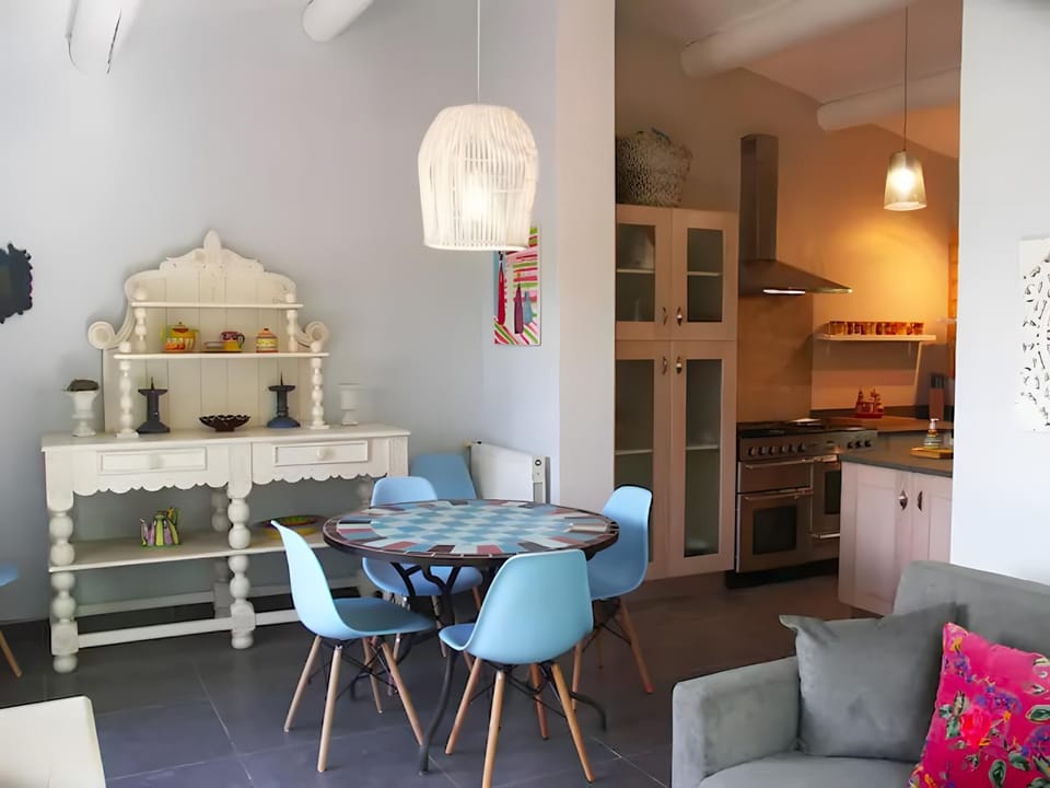 Property building, Kitchen or kitchenette, Living room