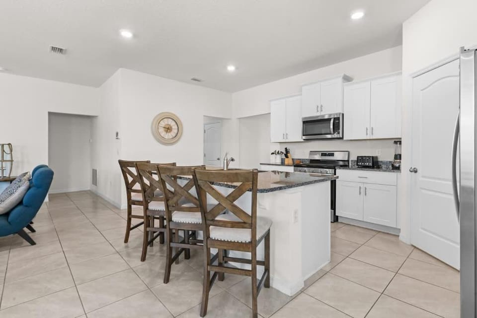 Beautiful 6BR 5Bath Pool Clubhouse House in Four Corners