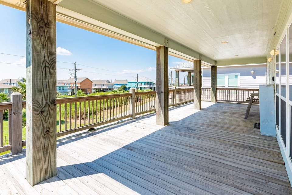 Retreat | Steps to the Beach | Sleeps 10 House in Bolivar Peninsula