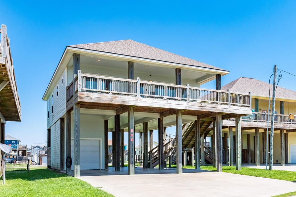 Retreat | Steps to the Beach | Sleeps 10 House in Bolivar Peninsula
