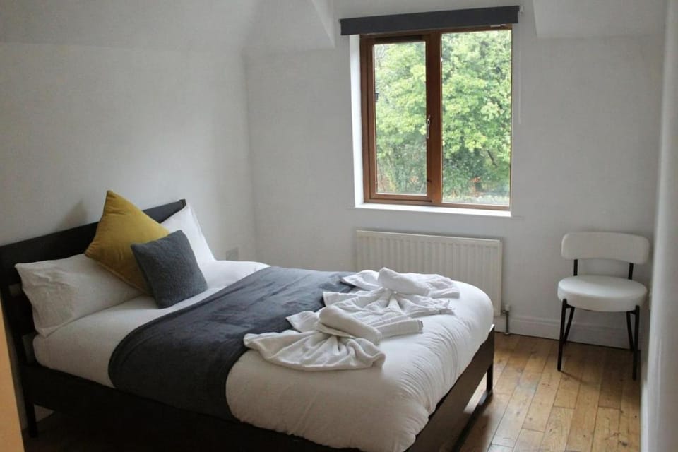 Cave Hill Sky Suite - 3BR Penthouse - Parking Apartment in Belfast
