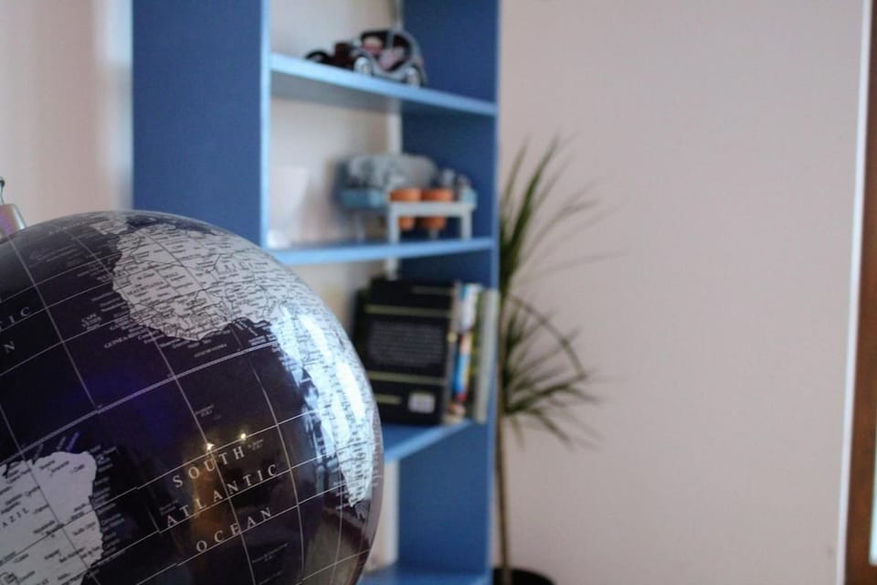 Cave Hill Sky Suite - 3BR Penthouse - Parking Apartment in Belfast