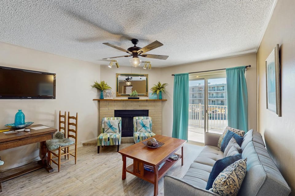 Pool, Jacuzzi | Walk to Downtown New Braunfels House in New Braunfels