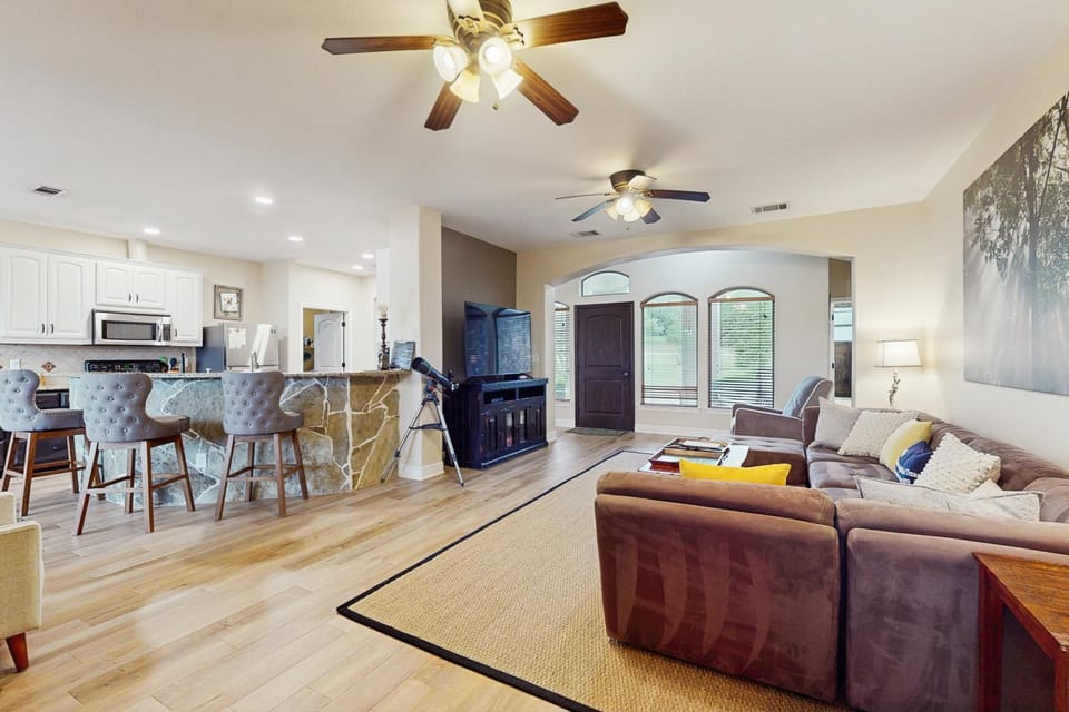 Stargazers' dream home on 1.5 acres w/ telescope-near wineries-Dogs ok House in Rio Grande