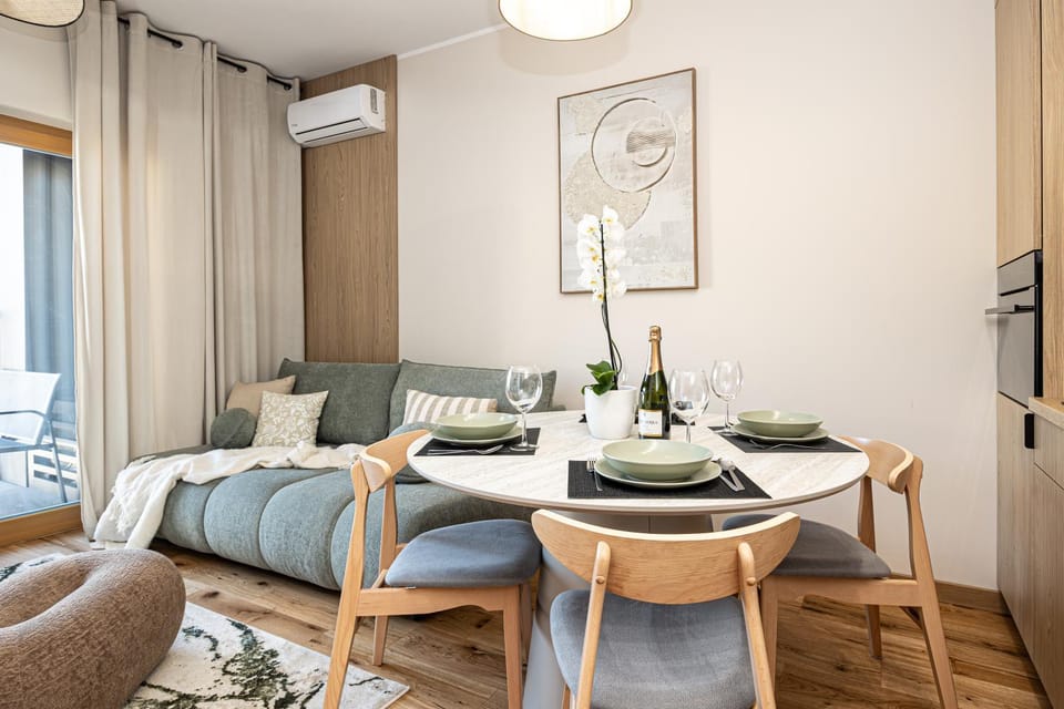 Living room, Seating area, Dining area, air conditioner