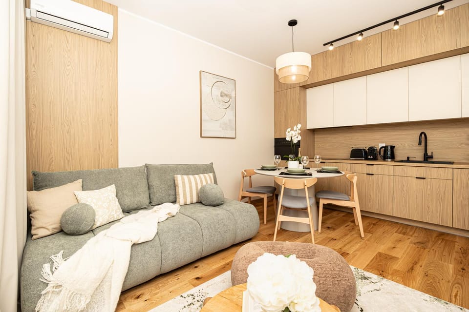 Coffee/tea facilities, Kitchen or kitchenette, Living room, Seating area, Dining area, air conditioner