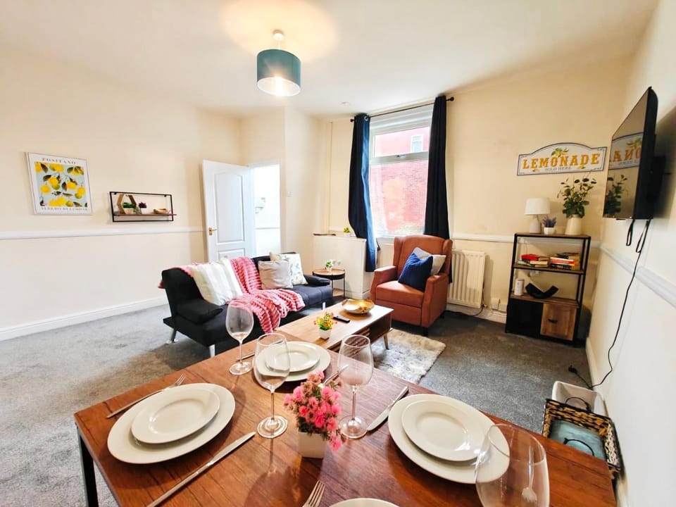 TV and multimedia, Living room, Dining area