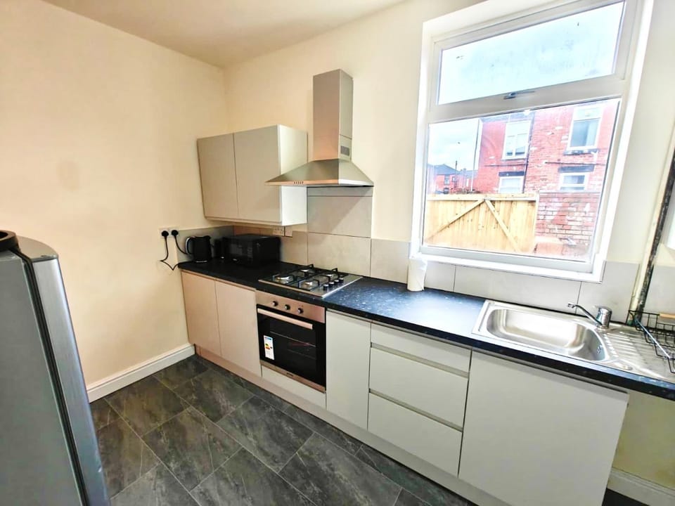 microwave, oven, kitchen