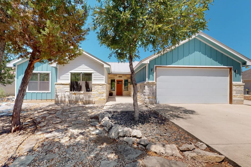 Tanglewood Retreat | Updated house in Spring Branch with a large yard House in Spring Branch
